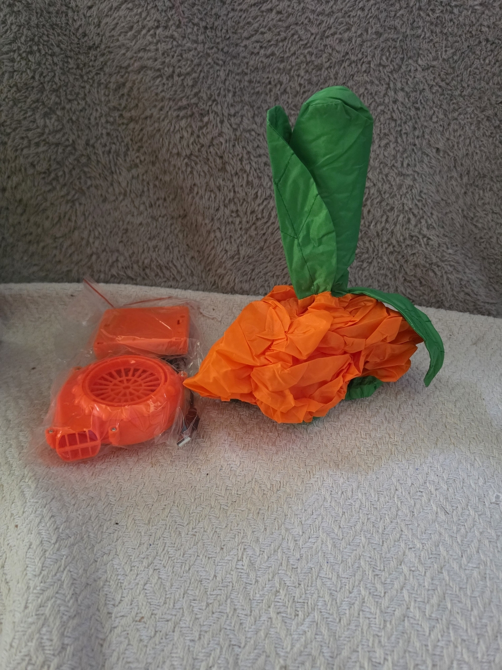 Men's Inflatable Pumpkin Halloween Costume - Orange Jack-O'-Lantern - Picture 3 of 3